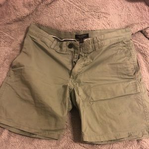Banana Republic Aiden Short 31 waist, light green